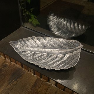 Sculptor's Garden_fallen leaf 