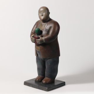 선인장 화분을 든 남자