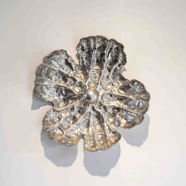 Sculptor's Garden_fluttering flower-1